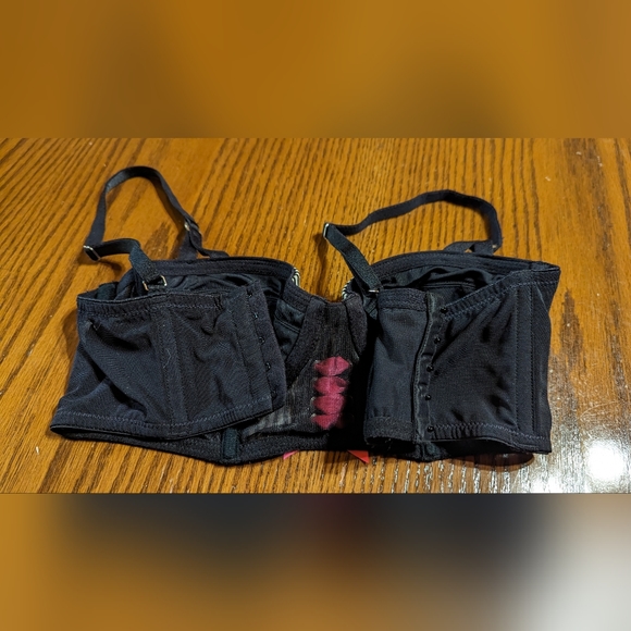 Black and white striped bra. - Picture 2 of 2